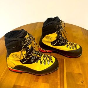 Size 42.5 (Men’s 9.5 / Women’s 10.5) La Sportiva Nepal EVO GTX (Gore-Tex) Boots